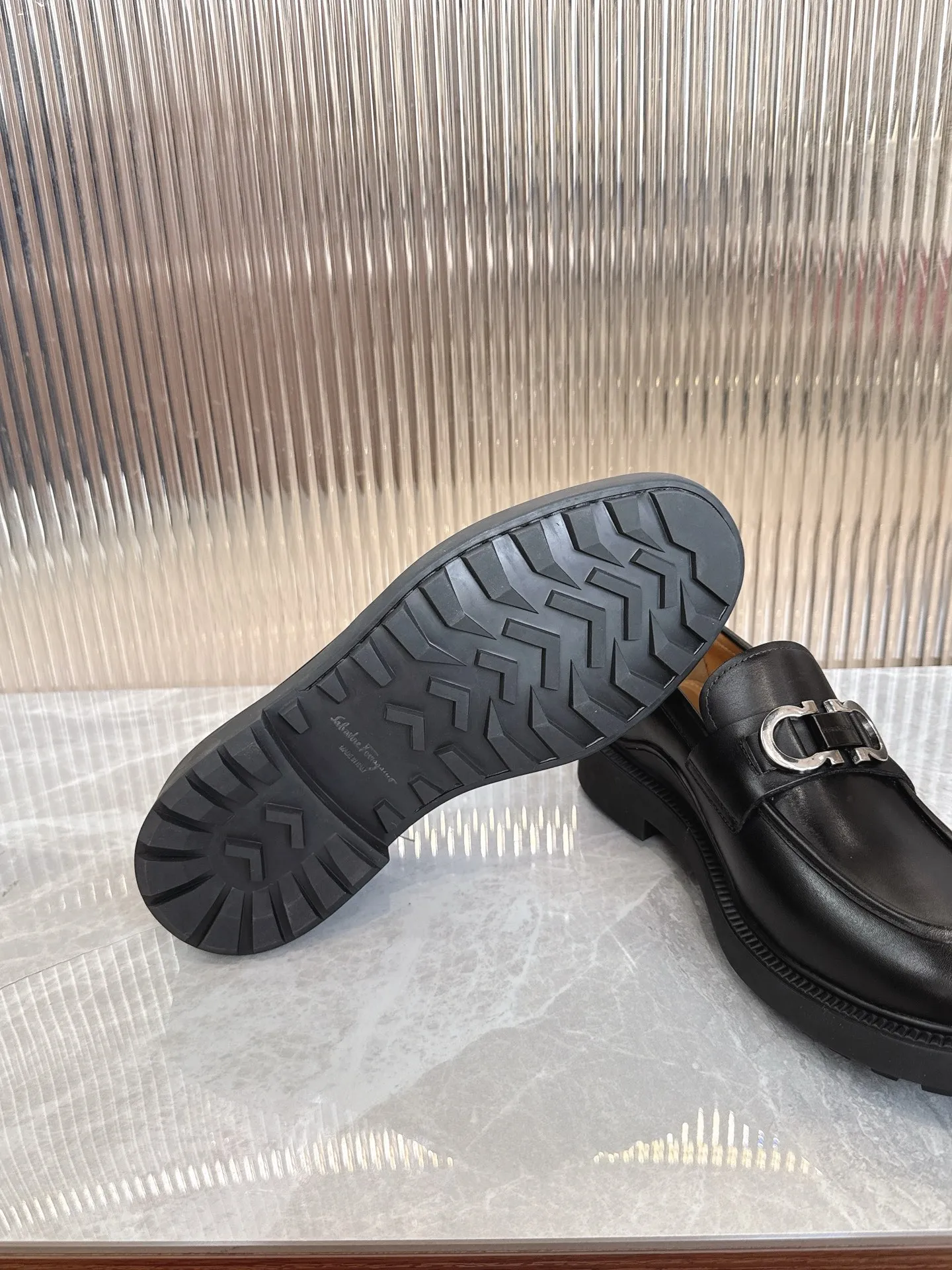 [Ferragam] Top P: 960💰 Size: 39-44 (38. 45.46 can be customized) Ferragamo men's boutique loafers, top quality, imported cowhide upper, water-dyed cowhide lining, original outsole.